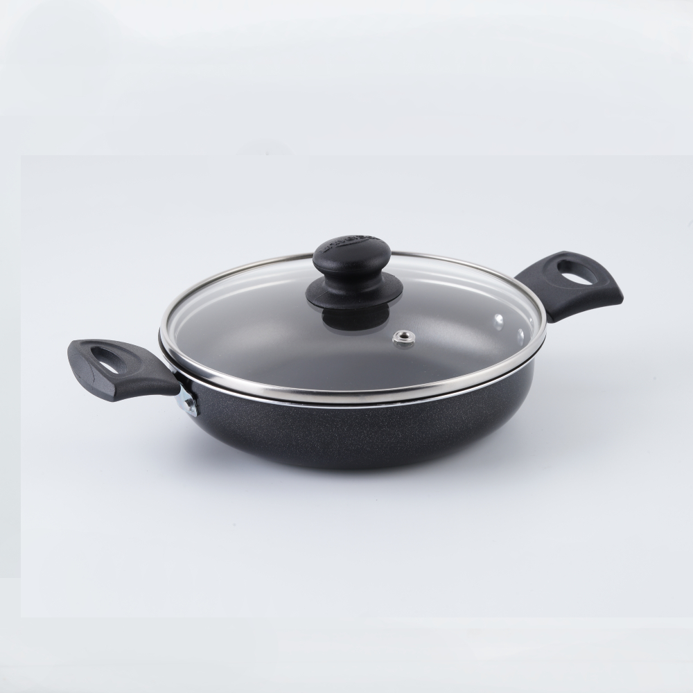 UNIVERSAL NONSTICK EVERYDAY PAN + GLASS LID – CACEROLA
