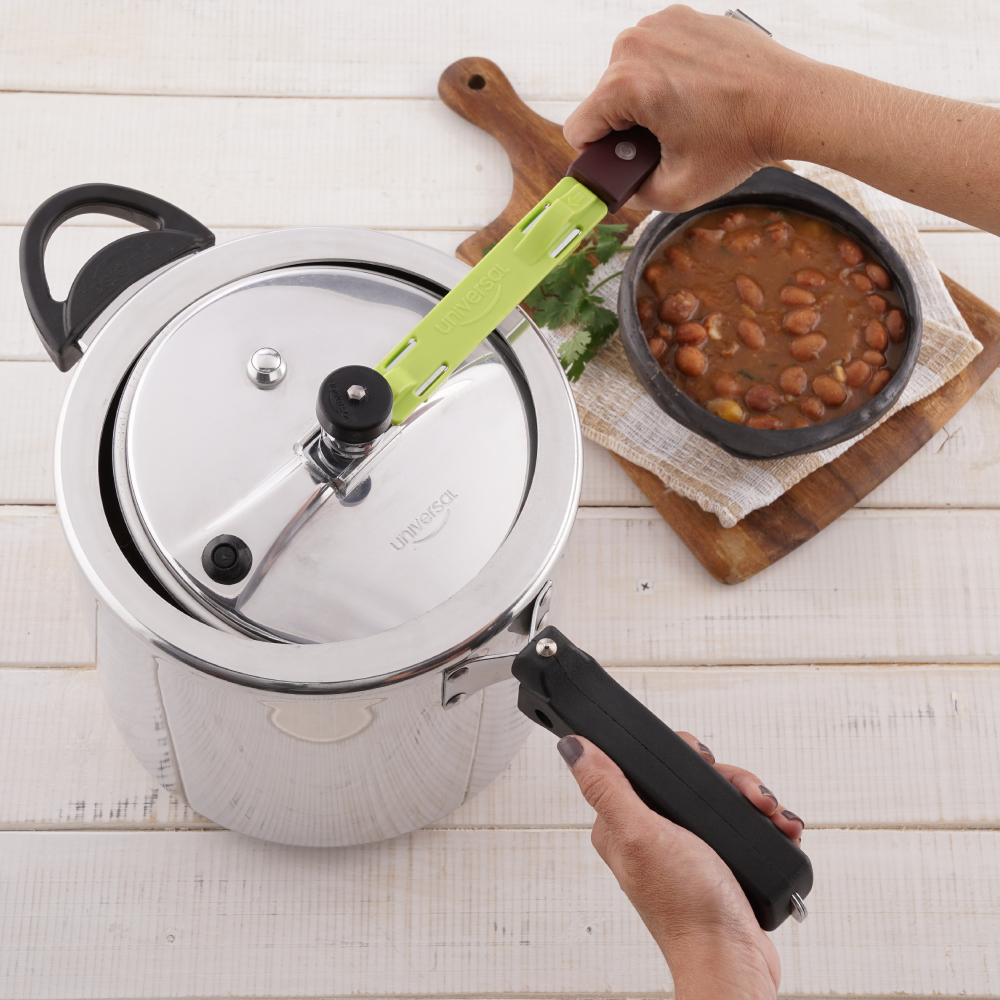 https://www.universalhome.com/wp-content/uploads/2022/05/UNIVERSAL-PRESSURE-COOKER-OLLA-A-PRESION-1.jpg